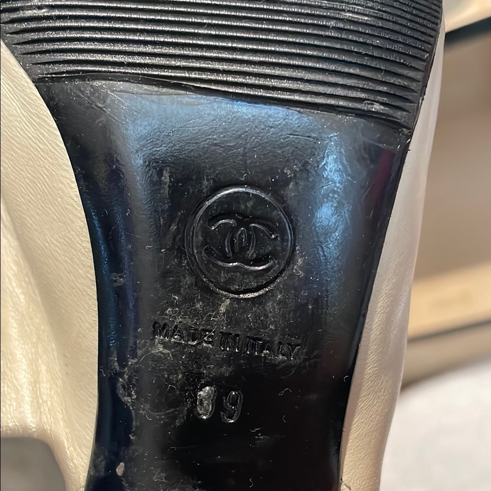 Chanel Women's Black and Cream Shoes - Picture 3 of 5
